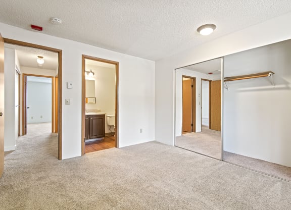 Carpeted Bedroom at Pembrooke Apartment Homes, Kent, WA 98032