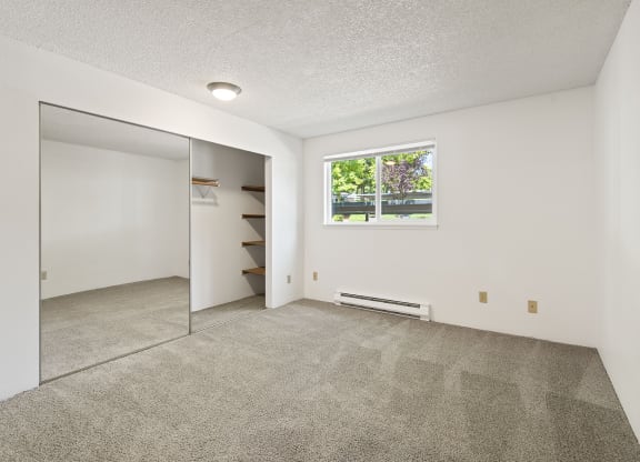 Bedroom With Carpeting at Pembrooke Apartment Homes, Kent Washington