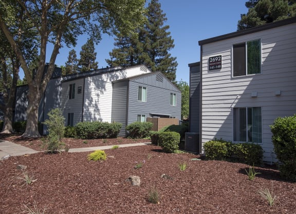 Pheasant Pointe Exterior Buildings, Landscaping, and Walking Path