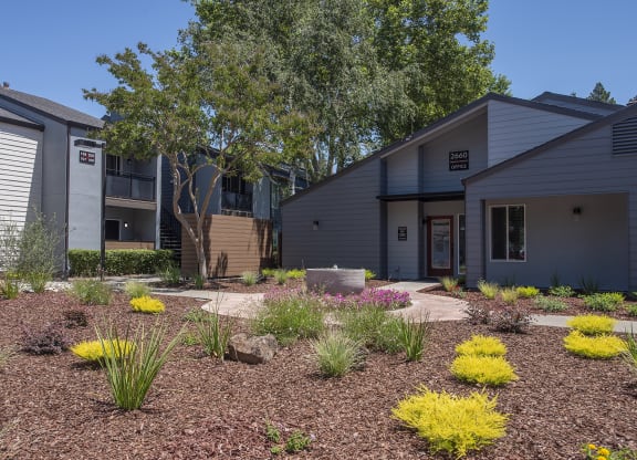 Pheasant Pointe Leasing Office Exterior,  Landscaping, and Fountain