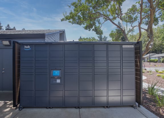 Pheasant Pointe Package Locker