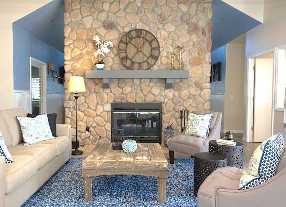 Rocklin Gold clubhouse fireplace lounge