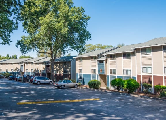 Building Exterior & Parking Lot at Rolling Hills Apartments, Tualatin, OR