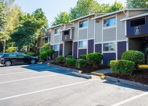 Rolling Hills Building Exterior Front Entries at Rolling Hills Apartments, Tualatin, 97062