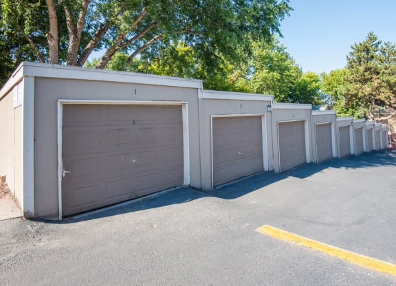Garages at Rolling Hills Apartments, Tualatin, OR