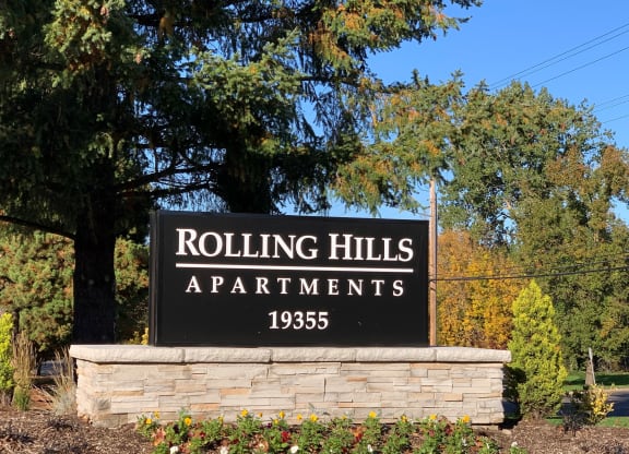 Property Sign at Rolling Hills Apartments, Tualatin, OR