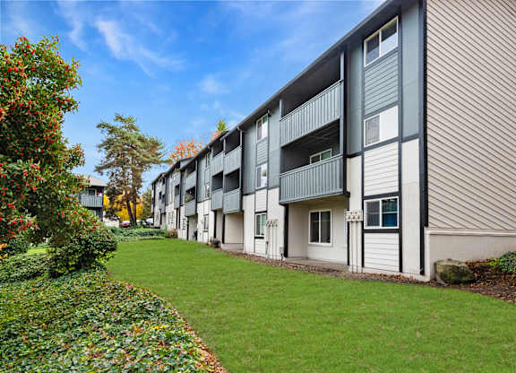 Patios and decks at Rolling Hills Apartments, Oregon