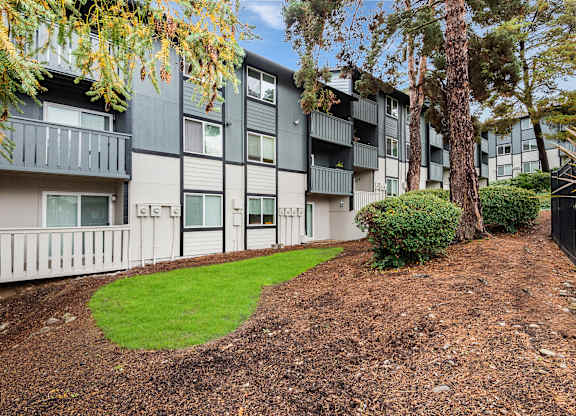 Patios, decks and common area at Rolling Hills Apartments, Oregon