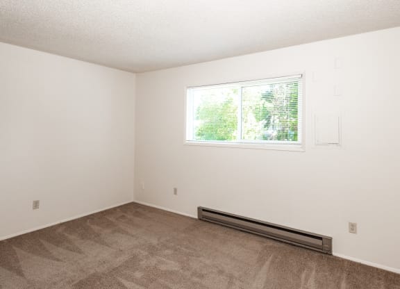 Vacant Bedroom at Shadow Hills, Oregon