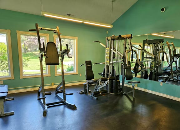 fitness center strength equipment at Sir Charles Court Apartments, Oregon