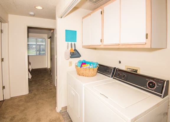 Model Hallway & Laundry at Sir Charles Court Apartments, OR 97006