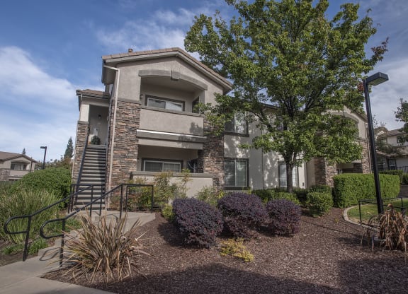 Stoneridge Building Exterior Landscaping