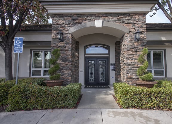 Stoneridge Clubhouse Entry