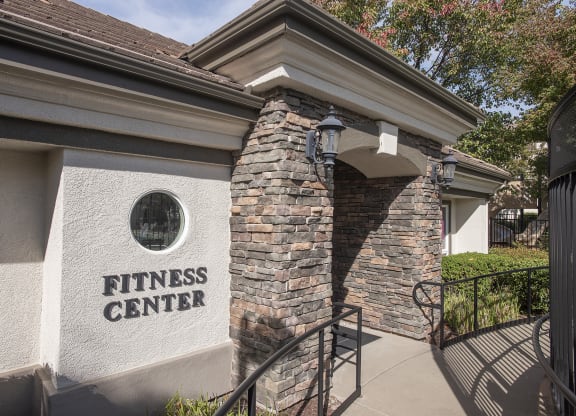Stoneridge Fitness Center Entry Exterior
