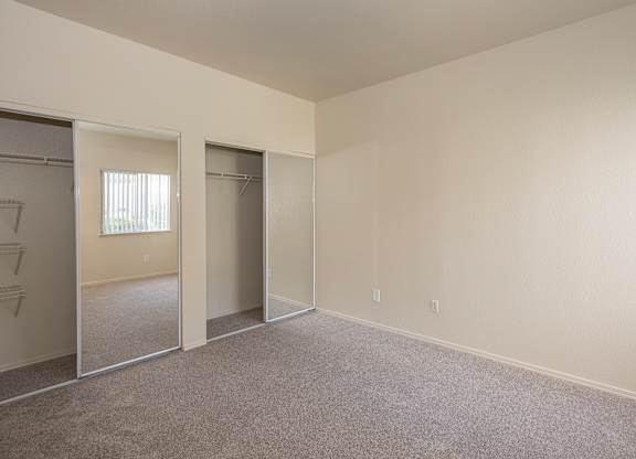 Empty room with carpeted floor and white walls at Sunset Summit, Rocklin, CA, 95765