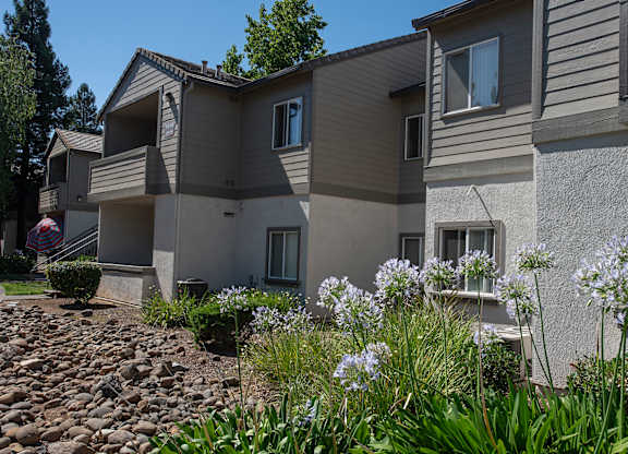 A row of apartments with a garden in front at Sunset Summit, Rocklin, CA, 95765