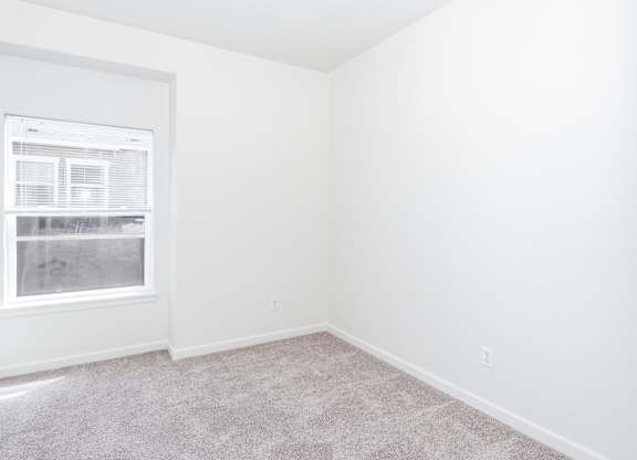 A room with a window and carpeted floor at The Landing Apartments and Townhomes, Oregon, 97045