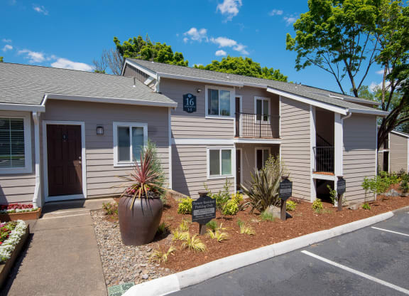 Building 16 Exterior at Todd Village Apartments, Tualatin, 97062