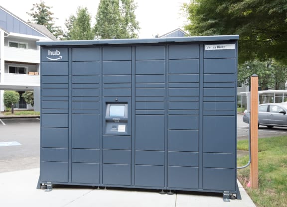 24 Hour Self Serve Package Lockers at Valley River Court, Oregon