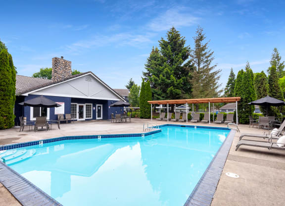 Large Pool at Valley River Court, Oregon
