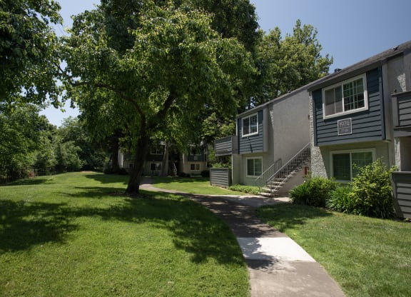 building exterior and green space at Woodbridge Apartments, California