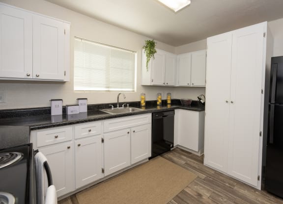 model kitchen at Woodbridge Apartments, Sacramento, CA