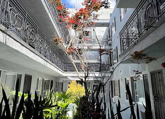 Central courtyard at The Carlton in Hollywood, California.