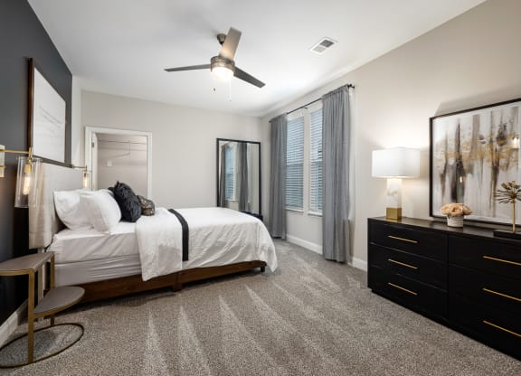 Large bed, spacious carpeted bedroom