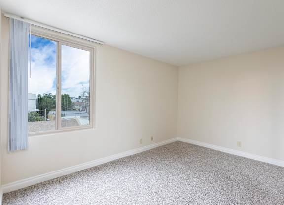 Room with a Carpeted Floor at Burbank Gardens Apartments, Sherman Oaks, California
