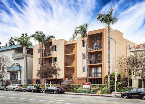 Building Exterior View at White Oak Gardens, Encino, 91316