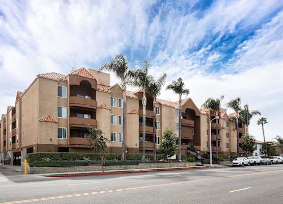 Exterior of Property at Encino Palms Apartments, Encino
