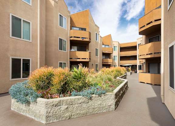 Courtyard at Encino Palms Apartments, Encino, California