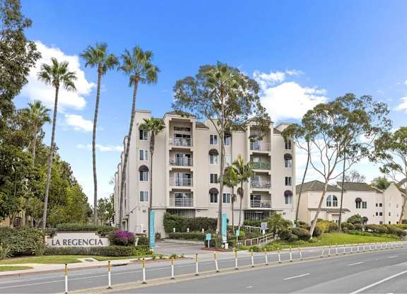 Exterior Landscape at La Regencia Apartments, San Diego, CA, 92122