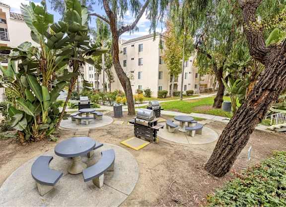 Picnic And BBQ at La Regencia Apartments, San Diego, California