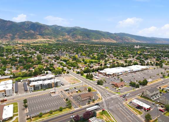 A view of a town with a mountain in the background.