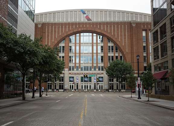 A large building with a large arched entrance and a sign that says "Washington Capitals".