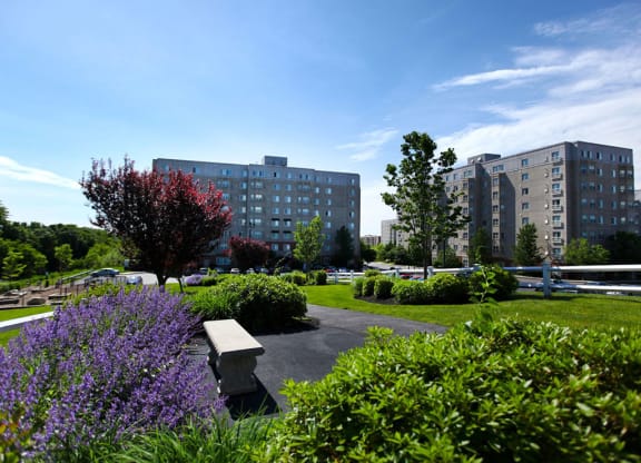 HighPoint Apartments Quincy 12 Highpoint Circle Quincy, MA 02169