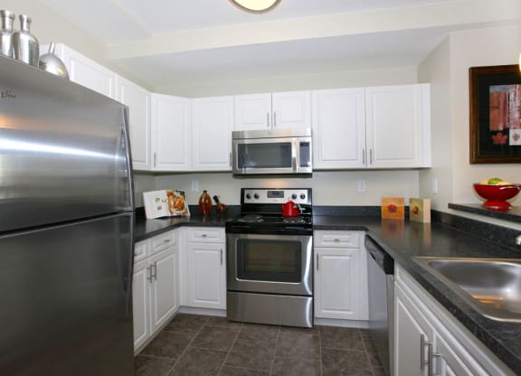 Large 1 and 2 Bedroom Apartment Homes in Quincy MA-12 Highpoint Circle Quincy, MA 02169