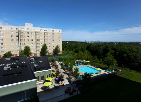 Luxury Apartments in Quincy MA, Shuttle to the MBTA to Downtown Boston-HighPoint Apartments