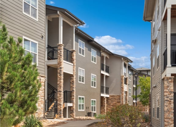 exterior view of Carrick Bend luxury apartments