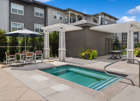 hot tub and outdoor lounging area at Carrick Bend apartments