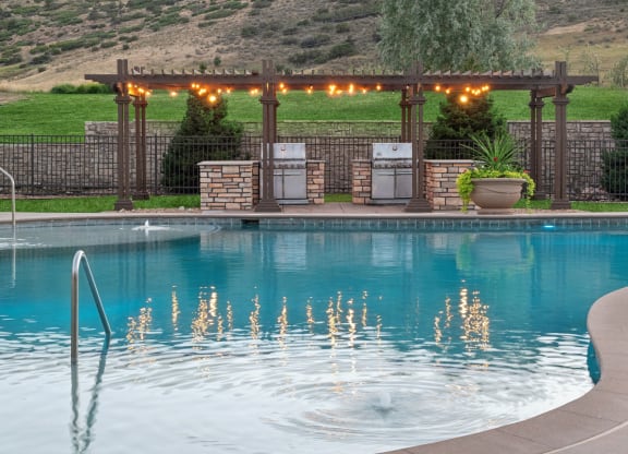 poolside grilling area at Dakota Ridge apartments