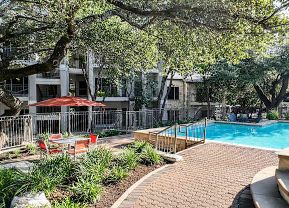 poolside lounging spaces at San Marin apartments