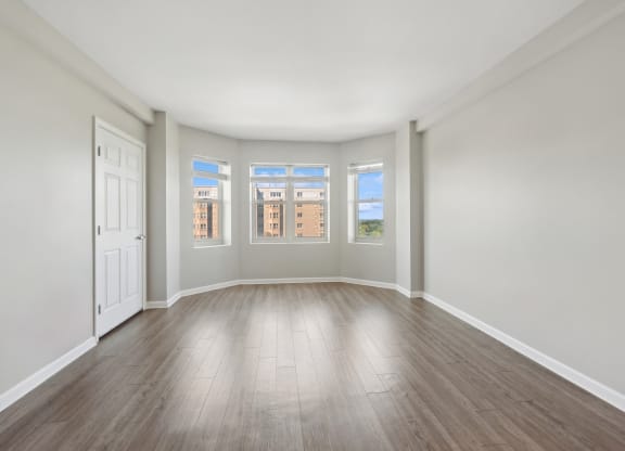 spacious living room with bay windows at HighPoint apartments