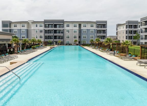 swimming pool at Berkshire Creekside apartments