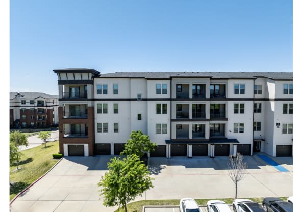 exterior view of Berkshire Spring Creek luxury apartments