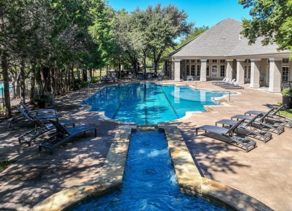 swimming pool at Stoneleigh on Spring Creek apartments