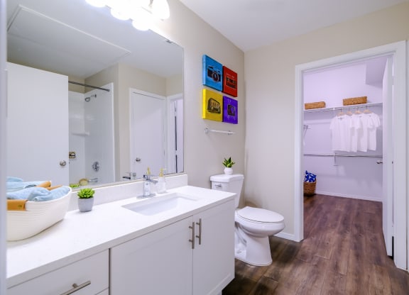 spacious bathroom at Roosevelt Square luxury apartments