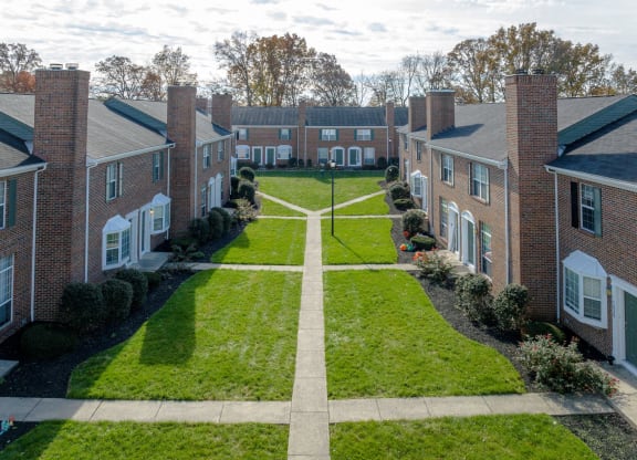 Heathermoor and Bedford Commons apartments exterior view