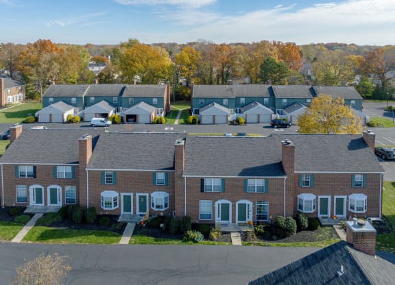 Heathermoor and Bedford Commons exterior view